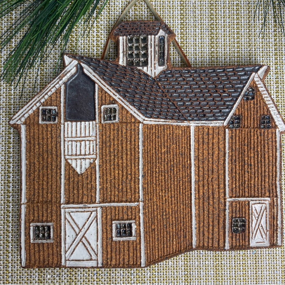 Vintage Victoria Littlejohn Oregon Barn‎ Plaque • Folk Art • Flaw Noted